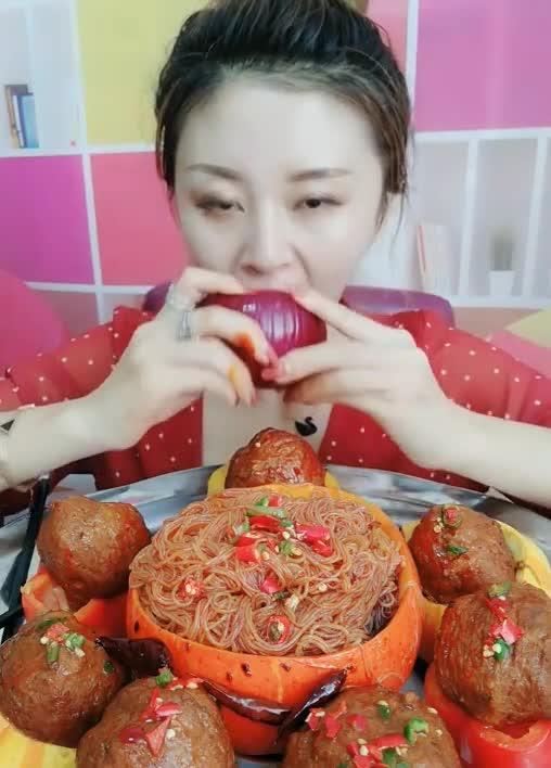 娱乐吃瓜酱洗碗,趣味横生的家务时光